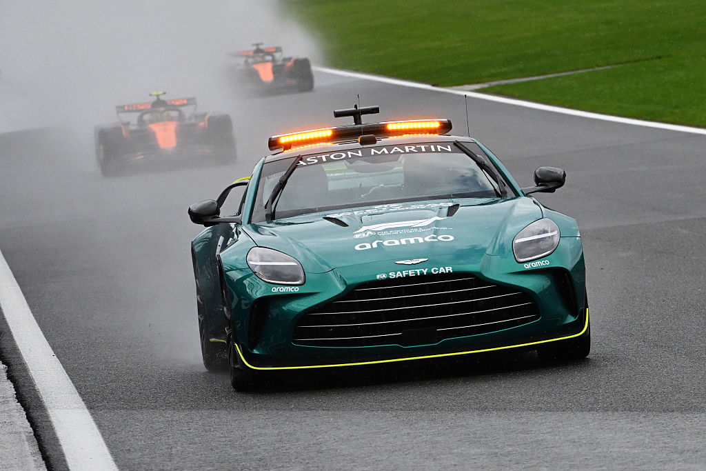 Nos han ROBADO la Fórmula 1. 

➡️ Es inaceptable que no haya cambiado nada desde Spa 2021: no seco, no party.

➡️ Los coches que venían a cambiarlo todo en 2022 ya generan 'tostones' hasta en Spa. 

➡️ Lo peor de todo es que la F1 va hacia un camino aún más espinoso con el