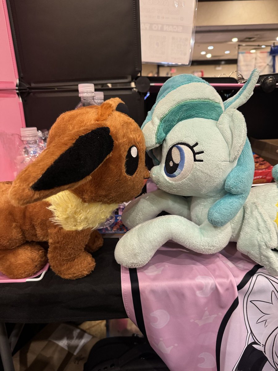 IvoryBrony's tweet image. (they’re dating btw)