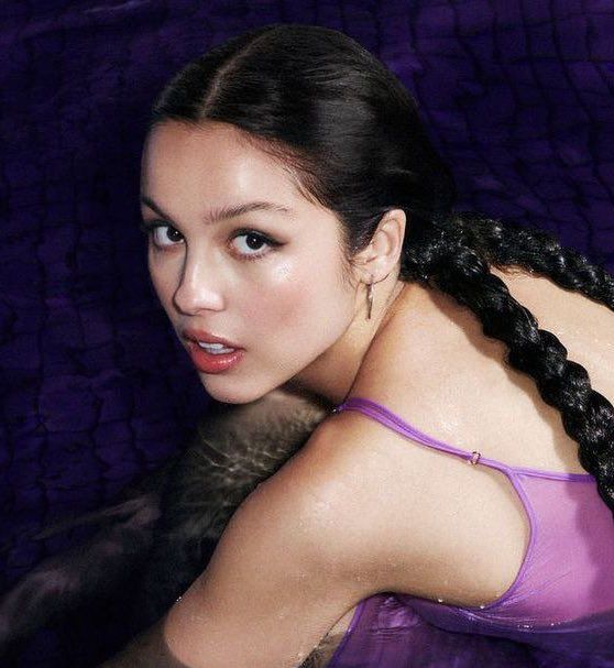 statsoir's tweet image. 🚨 Olivia Rodrigo's unforgettable "GUTS" era ends in exactly a week at Osheaga festival in Canada.
What an era it has been, home❤️🩹.