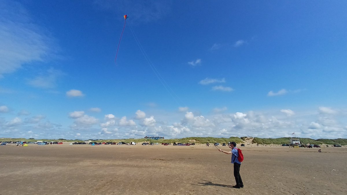 fetchrobin's tweet image. Such a nice breeze for flying the kite at Ainsdale yesterday.