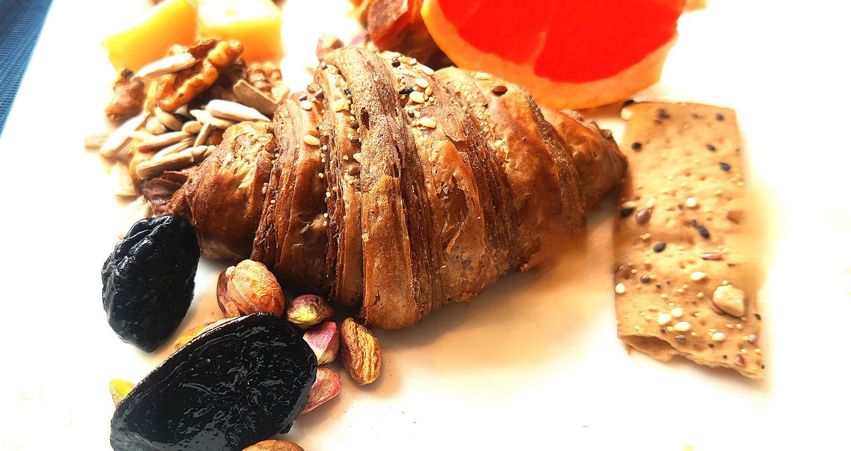 saurabhkoratkar's tweet image. Kouign- Amann, Croissant, Hamas, pita bread n all..