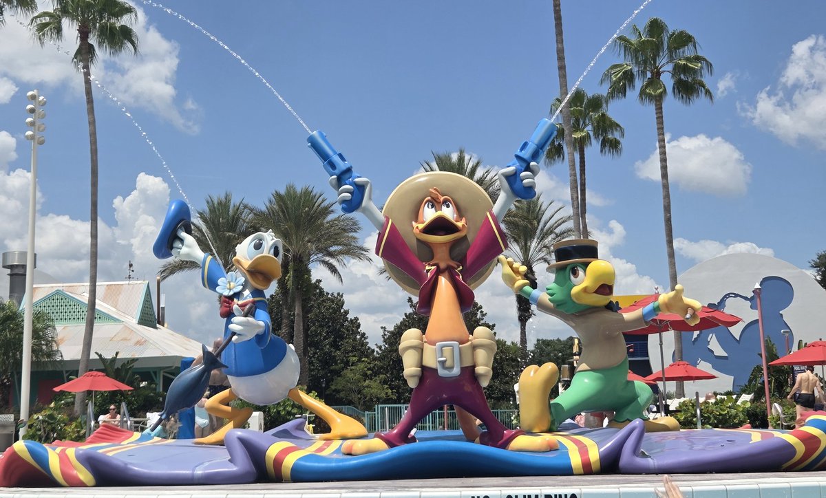 TheLeisureProf's tweet image. This statue alone always carries All Star Music into the 2nd round.
#ResortPoolMadness