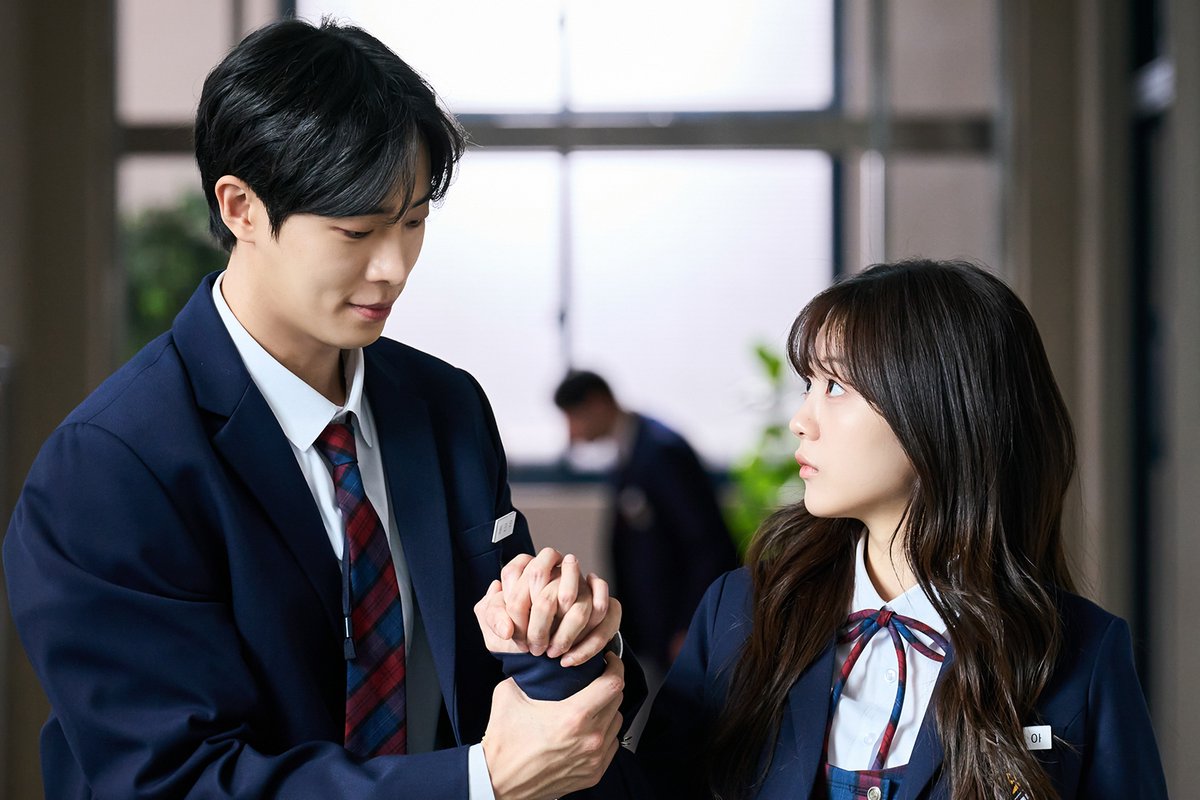 soompi's tweet photo. "#HeadOverHeels" And #ChooYoungWoo Top Most Buzzworthy Drama And Actor Rankings
https://t.co/NQzRtWqTUj https://t.co/045EeuDFWQ