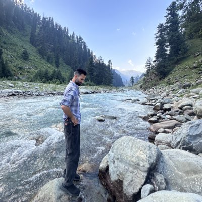 The background tried to concur my inner conflicts and I lost myself to it.
Maybe, I like it that way.