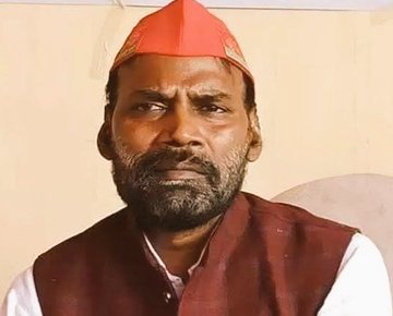 BABULKU74795114's tweet image. मैं देख रहा हूं कि आपलोग मेरे चचेरे ससुर लोटन राम जी को भूलते जा रहे है।
सोच रहा हूं, इनको उपराष्ट्रपति बना दूं