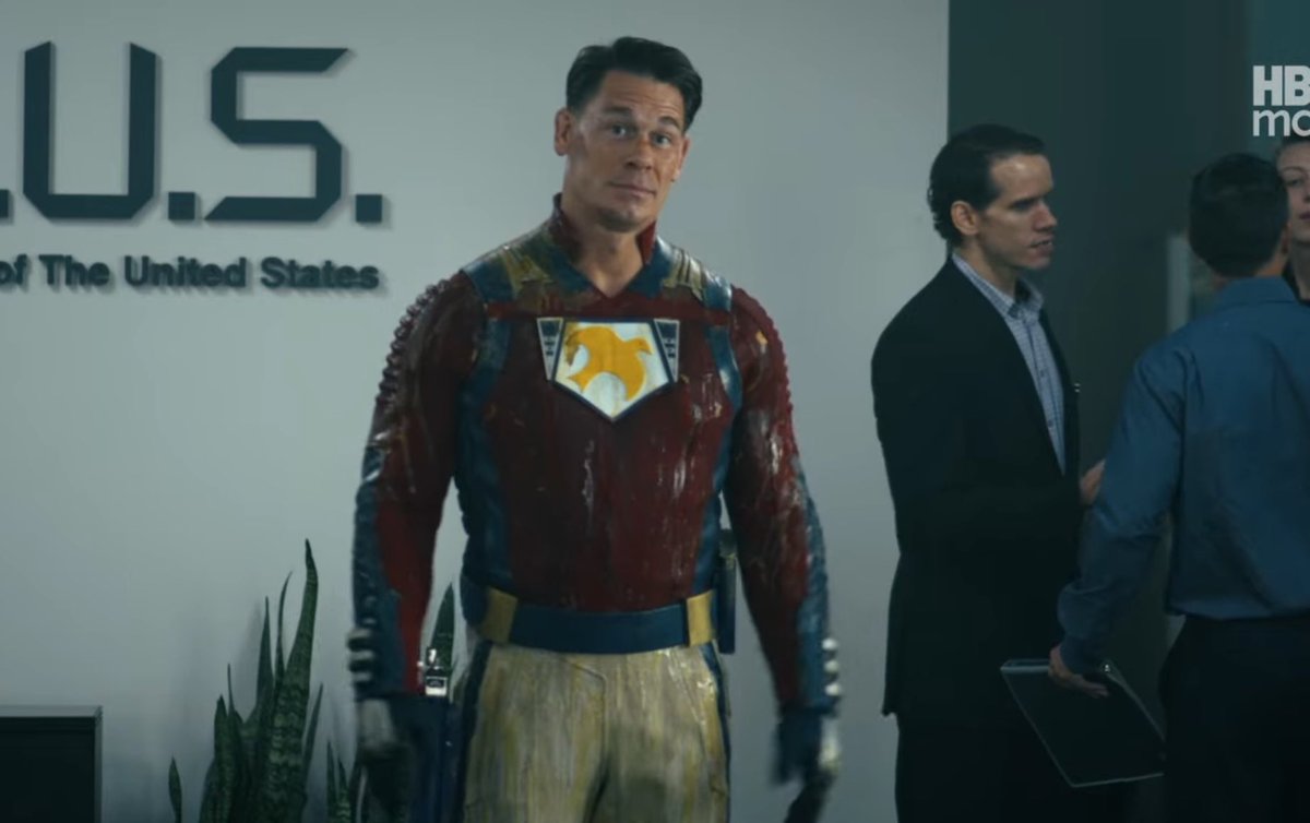 DCComicsARG's tweet image. ¡CHRIS!

John Cena luciendo el nuevo traje de #Peacemaker en la segunda temporada. 

👔✌🏼