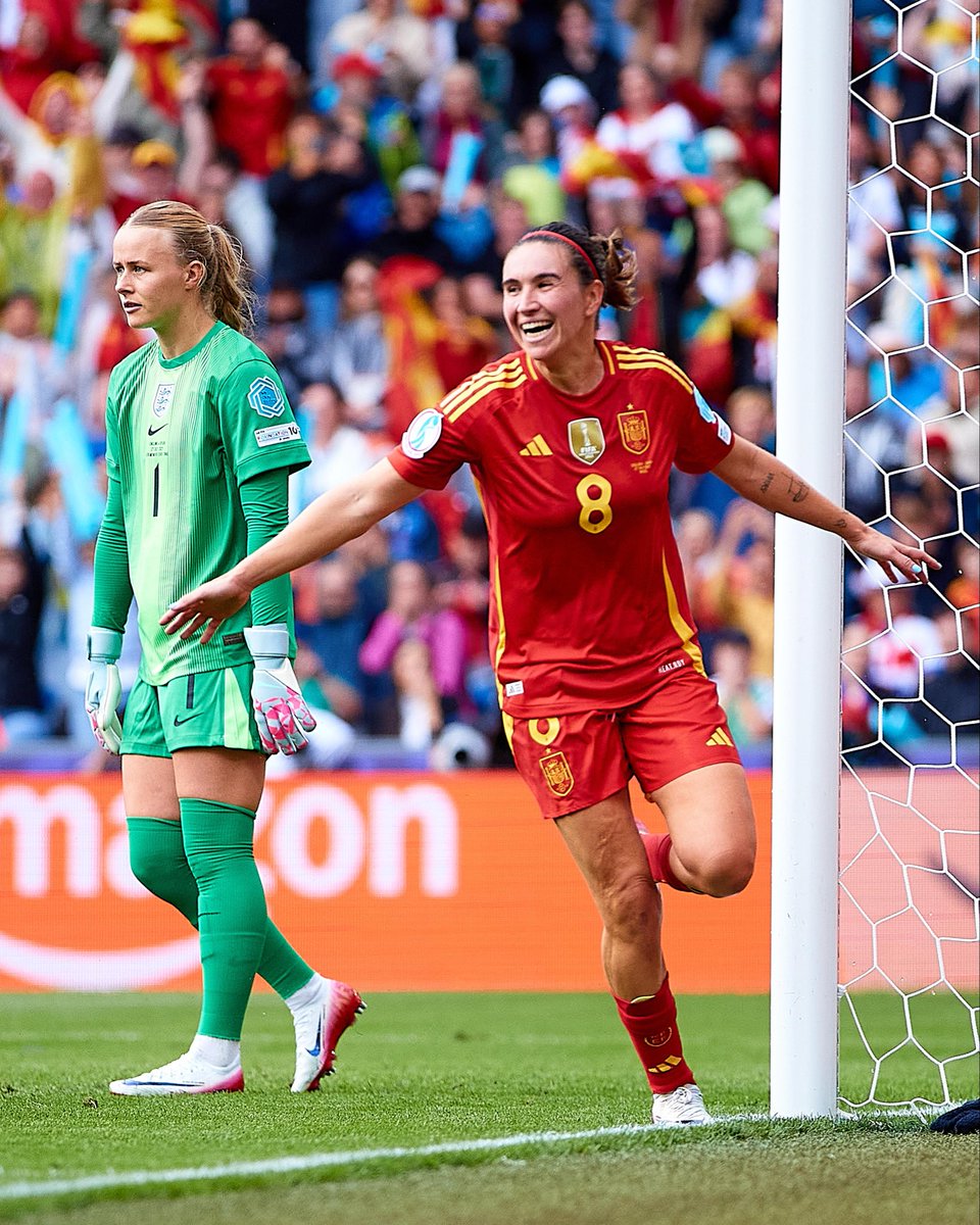 Muy buena primera mitad de España que se va 0-1 por delante. Gran acierto con la titularidad de Athenea y el poder recuperar a Mariona en su posición natural. La entrada de Kelly dio alas a Inglaterra pero no les dura el balón. Hay que seguir así.