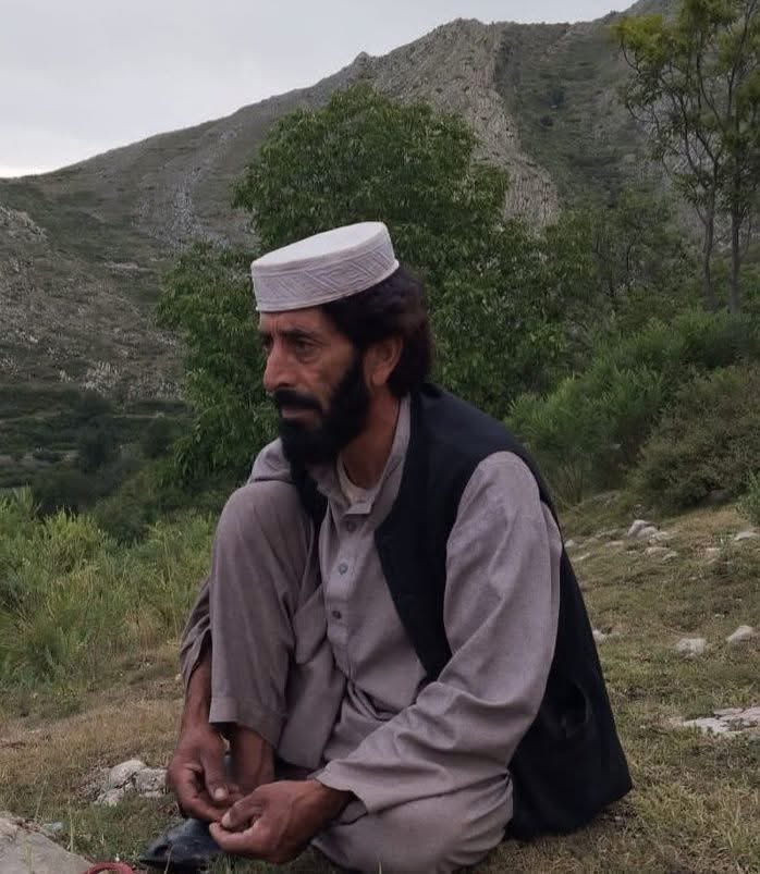 TirahWalMama's tweet image. This elder, the sole provider for his family, was killed by the Pakistani Army in Tirah Maidan, His only ‘crime’ was participating in a peaceful demonstration against drone attacks,