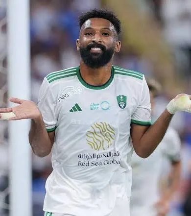 رسالة لجماهير الأهلي: لا تلتفتوا للخلف
<a href="/ALAHLI_FC/">النادي الأهلي السعودي</a> 
جمهور الأهلي – كما عودنا – جمهور واعي ومثقف لا يمكن أن يستدرج إلى مهاترات ولا يمكن خداعه بإثارة ملفات أُغلقت قانونيًا المطلوب اليوم هو الالتفاف حول النادي ودعم الصندوق وتثبيت أقدام الفريق لا الدخول في فوضى لا تخدم أحدًا .