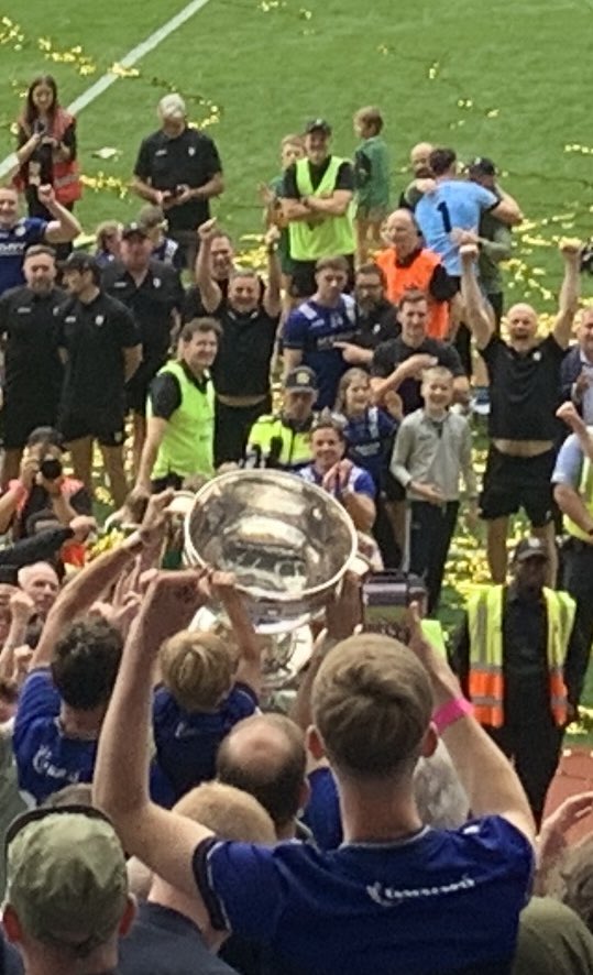 PJohnstonFCDO's tweet image. Kerry Gold - Brothers in arms - father to son - David and Paudie - and Oigi - Clifford deservedly lift the Sam Maguire. Wonderful to see greatness in person. #allirelandfinal #KerryGAA