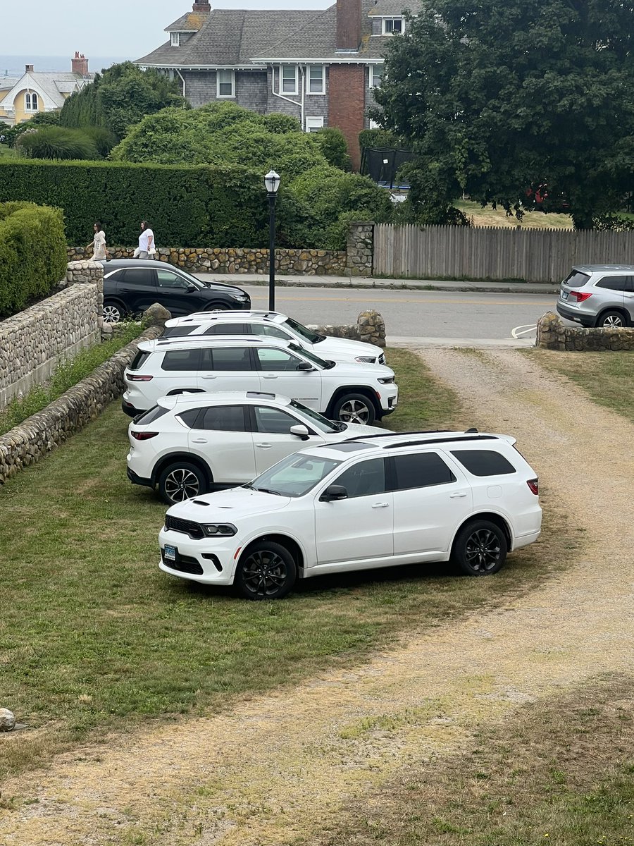 paradisoins's tweet image. Somebody please help my son learn how to park