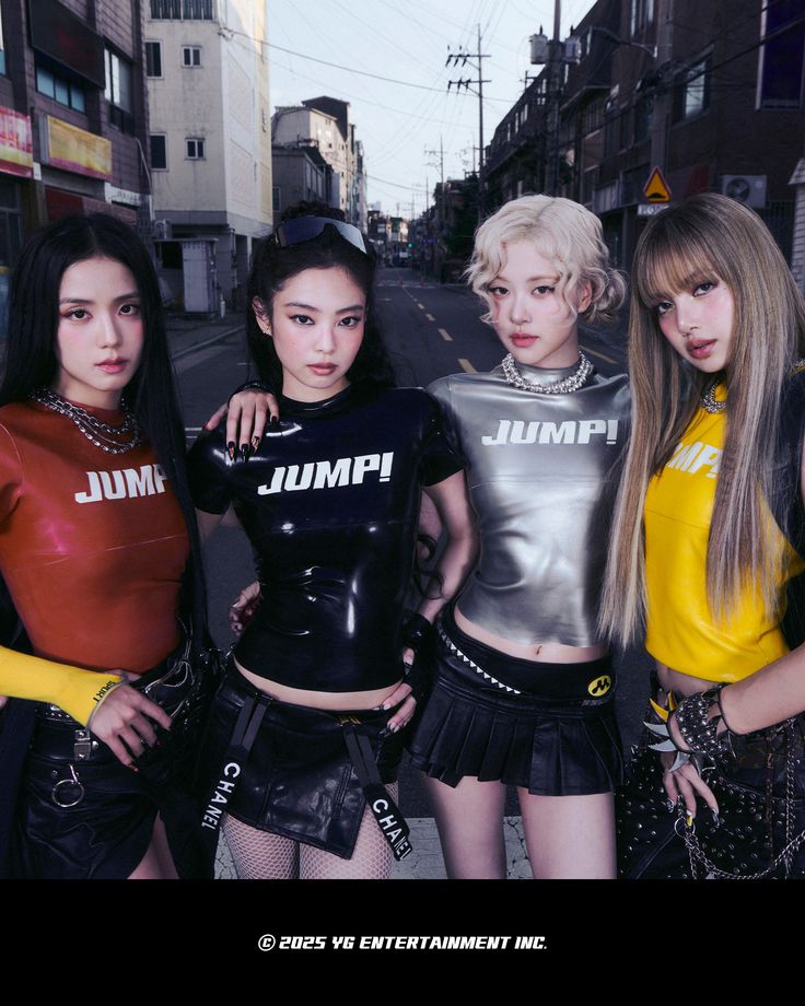 RosesArebl36049's tweet image. K-pop Artists with the highest monthly listeners on spotify currently :
1. #ROSÉ — 44.8M
2. #JENNIE — 41.4M
3. #BLACKPINK— 29.2M
K-pop Artists with the highest monthly audience on YouTube music currently :
1. #ROSÉ — 492M
2. #BLACKPINK— 312M
3. #JENNIE — 190M