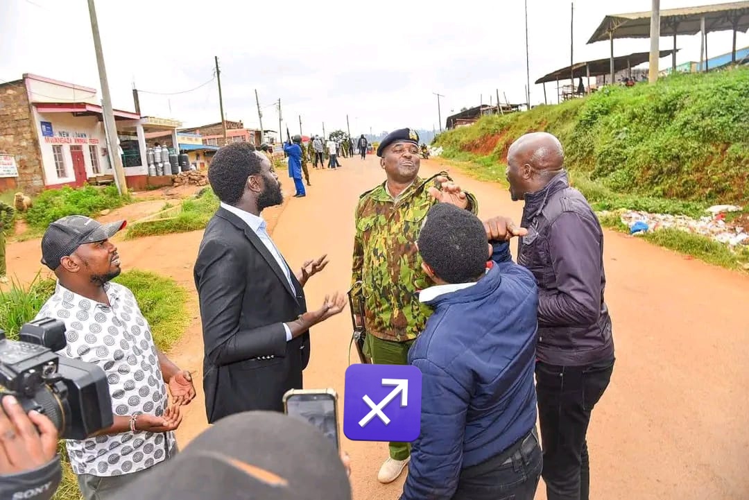 NaiBlogger's tweet image. Lakini sisi watu wafupi tuko dramatic sana. Mliona vile huyu chihuahua lawyer alipanda mori after ameona camera. @NjiruAdv ni kama zile dogi tudogo tuubweka sana.