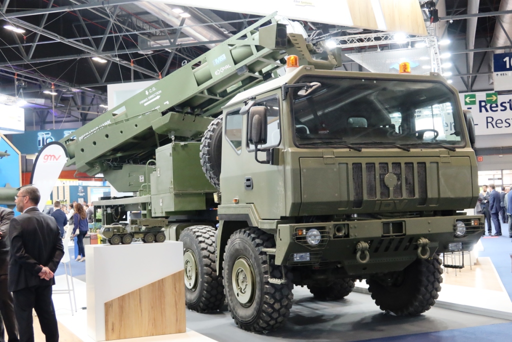 Aryan_warlord's tweet image. With the NIBE @ElbitSystemsLtd PULS JV now public there are at least two different LR MLRS systems going into development/production in #India .
1)Nibe PULS- Likely to use @ALDefence chassis derived from the IVECO unit pictured.
2)DRDO Solar industries PINAKA 4/Maheshwarastra2