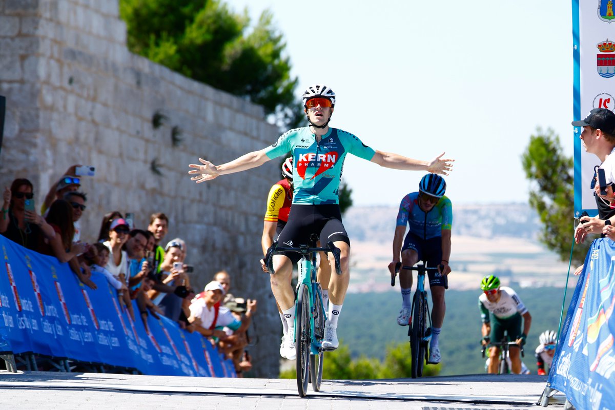 Equipo Kern Pharma (@eqkernpharma) on Twitter photo 🗣️ “Es un sueño. Estoy muy agradecido al equipo por toda la confianza que ha depositado en mí, sin ellos no habría sido posible" <a href="/H_Etxeberria/">Haimar Etxeberria</a>
💚 Crónica de una victoria inolvidable #ClásicaCyL25 👇equipokernpharma.com/actualidad/hai… 🗣️ “Es un sueño. Estoy muy agradecido al equipo por toda la confianza que ha depositado en mí, sin ellos no habría sido posible" <a href="/H_Etxeberria/">Haimar Etxeberria</a>
💚 Crónica de una victoria inolvidable #ClásicaCyL25 👇equipokernpharma.com/actualidad/hai…