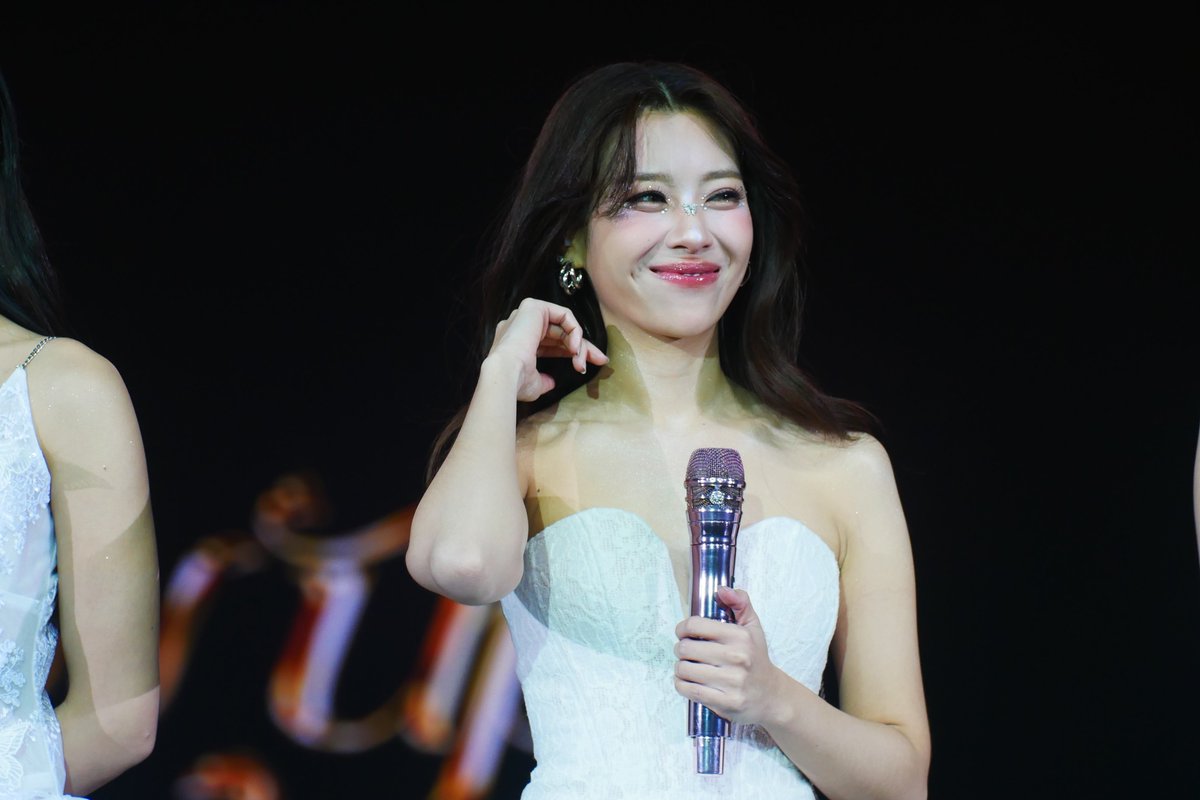 NattapachPoung's tweet image. 😍🥰
#KaewNatruja #GlowupGlamupConcer