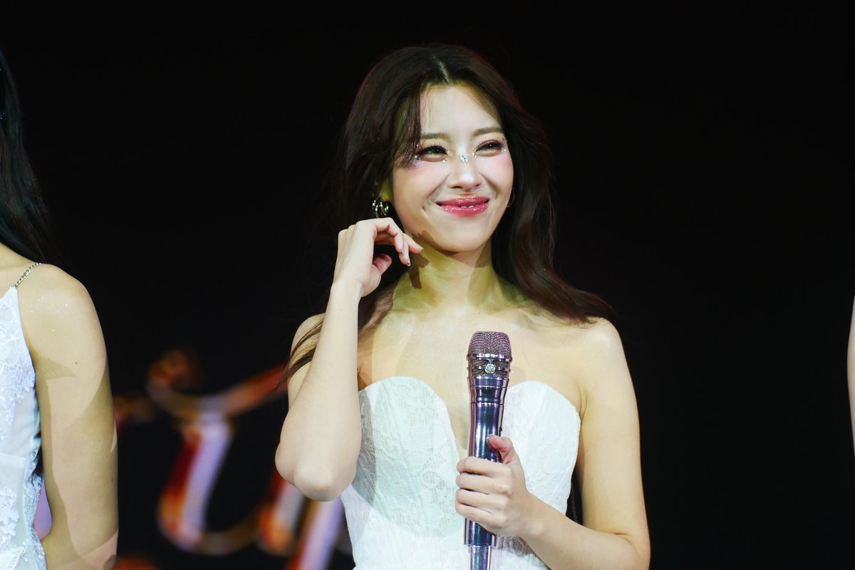NattapachPoung's tweet image. 😍🥰
#KaewNatruja #GlowupGlamupConcer