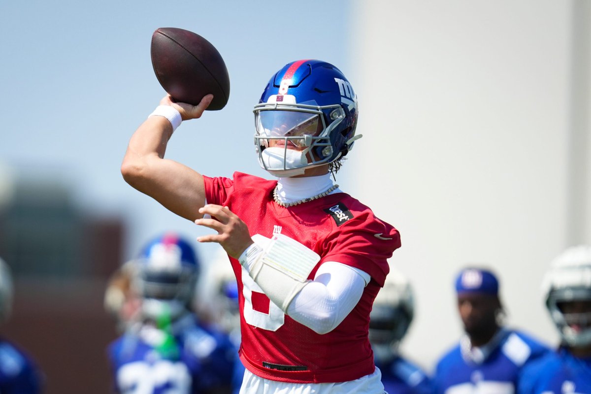 FiresideGiants's tweet image. Giants’ rookie quarterback turns in best practice so far as game ‘slows down’ dlvr.it/TM85Jr