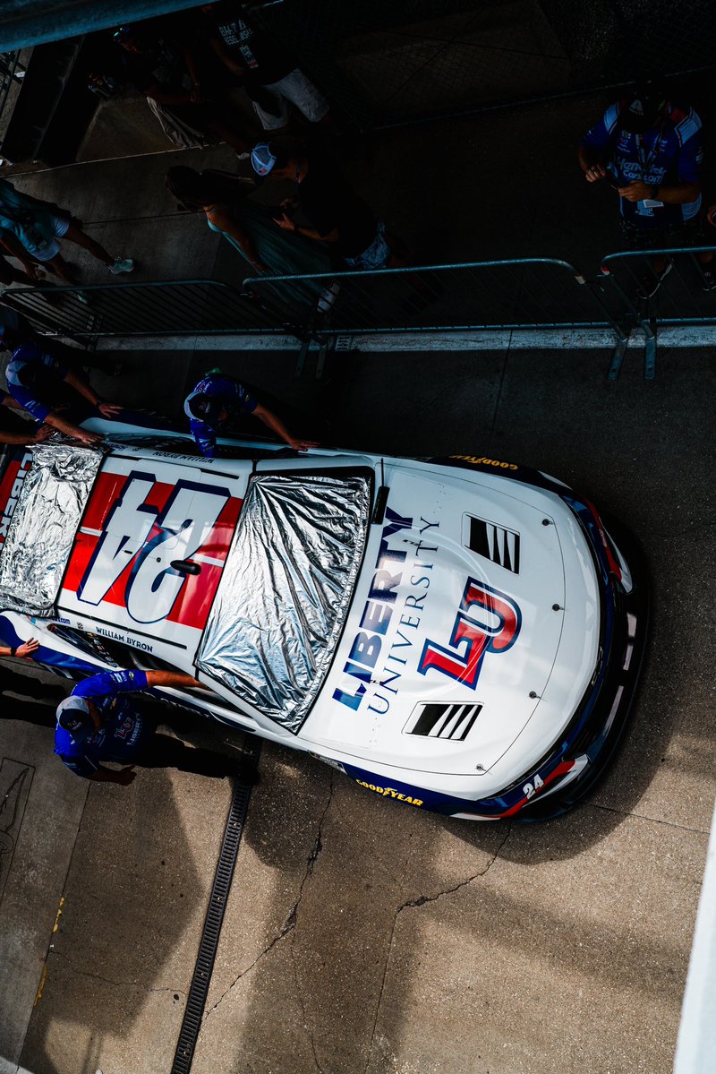 TeamHendrick's tweet image. To the grid. Racing soon.