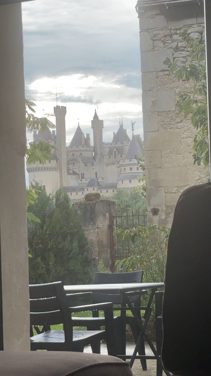 leons_lifespan's tweet image. My view from the couch. Wish I could stay here forever. I do not want to go home tomorrow 🥲