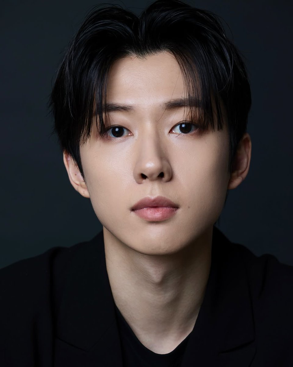 nugupromo's tweet image. Kim Yeonkuk (formerly of NOIR and Produce 101 Season 2) has shared a second set of new profile shots!