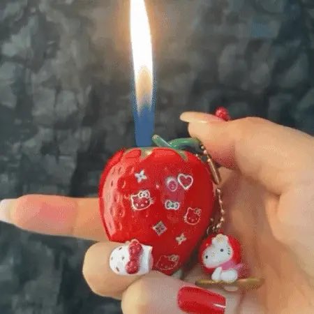 strawberry hello kitty lighter 🍓