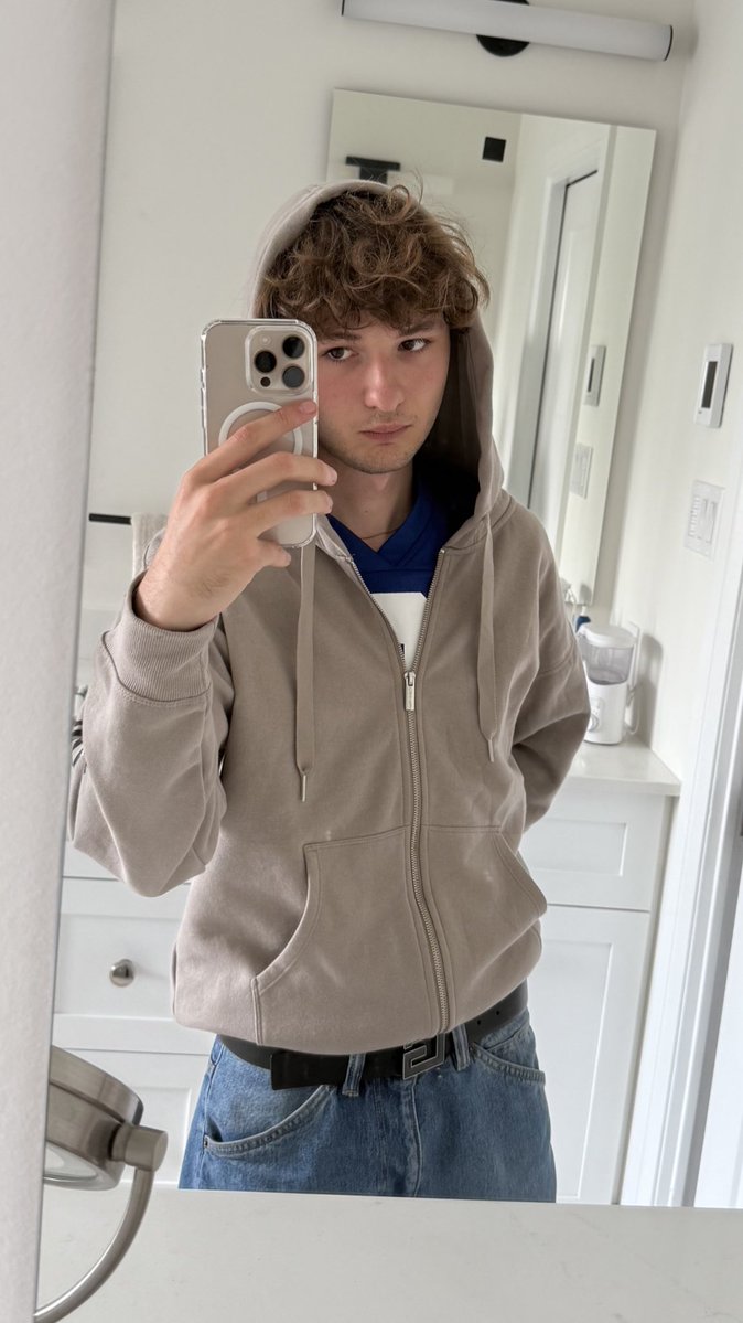 callsmybluff's tweet image. am i servin here or not
