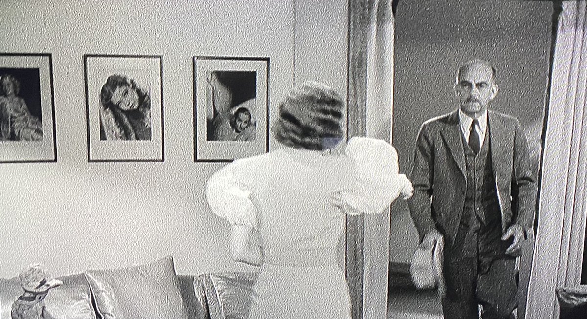 hazelflag's tweet image. Fun fact about Torch Song. In her boudoir, Claudette Colbert has three portraits hanging on the wall. They are Miriam Hopkins, Silvia Sidney and Carole Lombard. Funny way to decorate your apartment. Your colleagues under contract at the same studio.