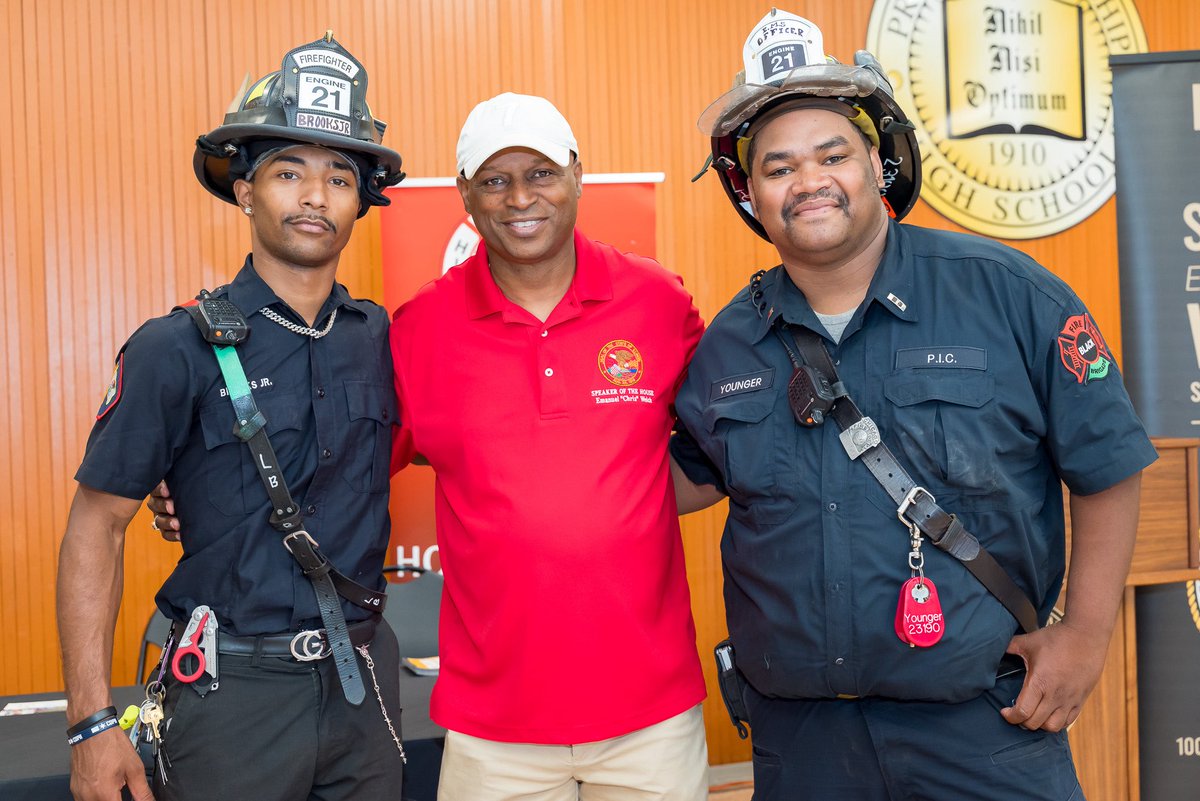 SpeakerWelchIL's tweet image. A few photos from yesterday’s 13th Annual Back to School Health Fair.  Despite the weather, there were smiles all around. #SpeakerWelch #HeretoServe #Winnersdothework