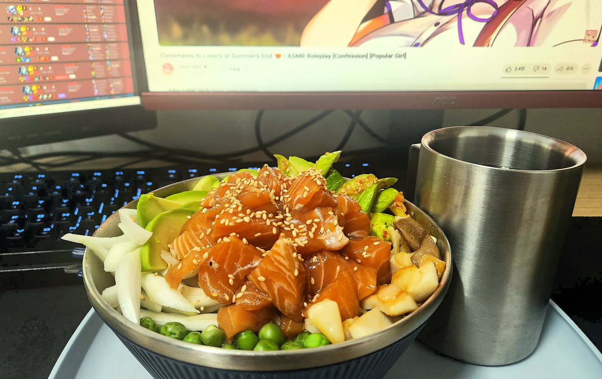 marinated salmon rice bowl and glass of water.

would have ordered it as delivery from a restaurant if i could afford it but my paycheck isn't until the 31st so i had to prepare it myself with ingredients from costco. no budget for an actual drink either.