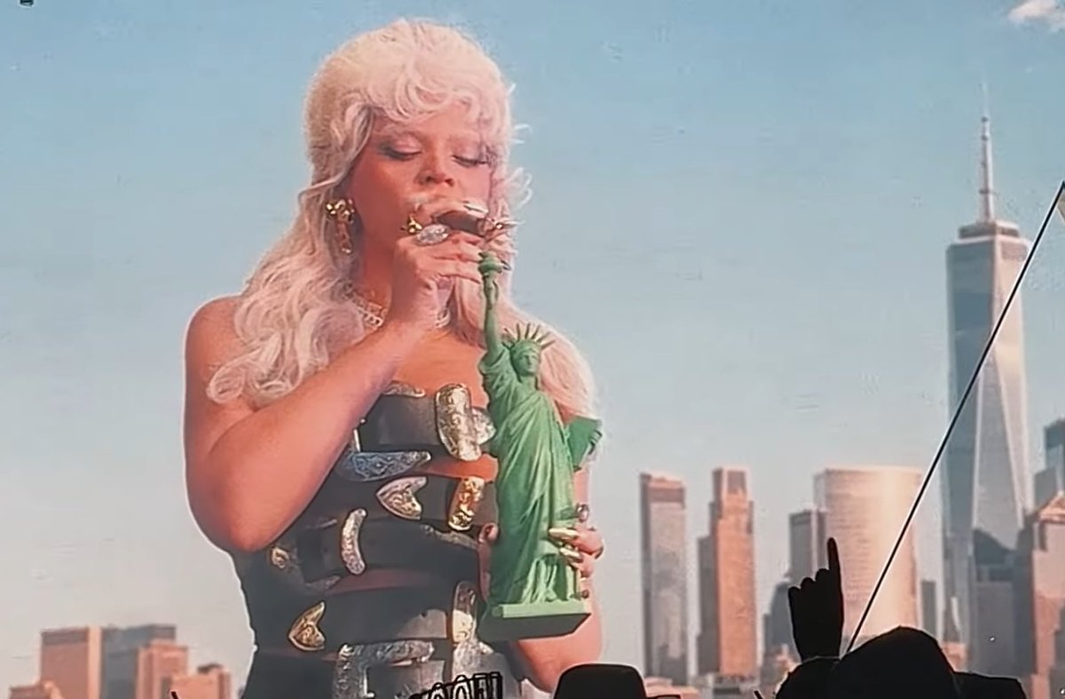 MOTIVEMAMI's tweet image. idk how but we need beyoncé going up against galactus in doomsday