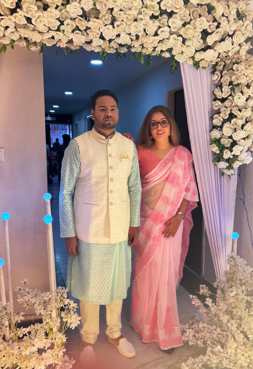 OnlysanjuktaM's tweet photo. बहुत-बहुत बधाई हो प्यारे अमन को उनकी सगाई के इस खास मौके पर, रोहिणी के साथ एक नई ज़िंदगी की शुरुआत के लिए। ईश्वर आप दोनों को प्रेम, खुशियों और साथ से भरा जीवन दे। 💍✨ https://t.co/PiBG7Yha7g