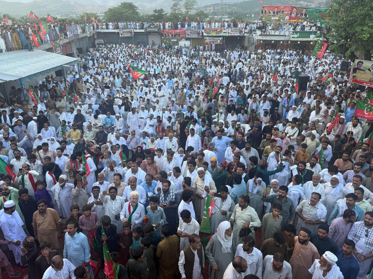 ZA_Pakistani's tweet image. 5 اگست کی تحریک کے حوالے سے ہری پور میں ریلیز عمران خان  ورکرز کنونشن کے مناظر 
صوبائی جنرل سیکرٹری @AliAsgharPTI  ورکز سے خطاب کرتے ہوۓ.
#عوام_نکلے_گی_تخت_الٹے_گا 
#قدم_بڑھاؤ_تحریک_چلاؤ