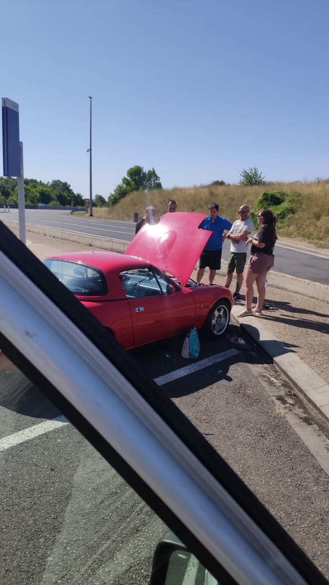 📝¡Os traemos un nuevo reportaje en la web! 
Lágrimas, sonrisas y un sueño cumplido. El viaje a Le Mans Classic 2025 de nuestro colaborador Jaume Poch a bordo de su Miata (Parte 1).

👉LEER AQUÍ: retroracing.es/viaje-le-mans-…

El jueves 31 de julio, ¡segunda parte!