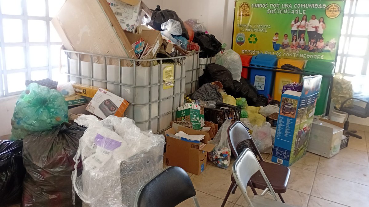 CulturaVerdeAC's tweet image. 🌍♻️ ¡Transformando residuos en esperanza! ♻️🌍

El día miércoles 23 de julio, recibimos una tonelada en volumen de residuos gracias a la solidaridad de quienes llevaron sus materiales a la Unión de Usuarios de Hermosillo, A.C  . 💚

👉 PET y plástico fueron donados a la…