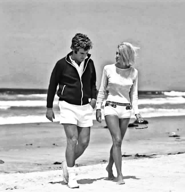 soulrideblog's tweet image. Beach days 🏖️

Burt Bacharach &amp;amp; Angie Dickinson
1971