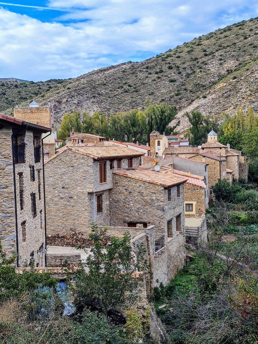 CyLEsVida's tweet image. Son tantos los pueblos detenidos en el tiempo...
Cigudosa, en Soria, es de esos que además tiene el privilegio de estar enclavado en un valle espectacular que realza su belleza.
@soriaestademoda