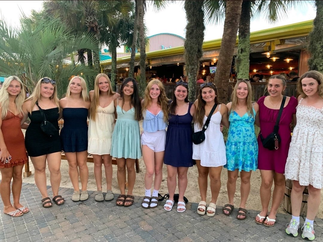 18uGrantDawgsLC's tweet photo. Team dinner! Thank you to all the families who support us, none of this would be possible without you! https://t.co/Y7MquvVpJL
