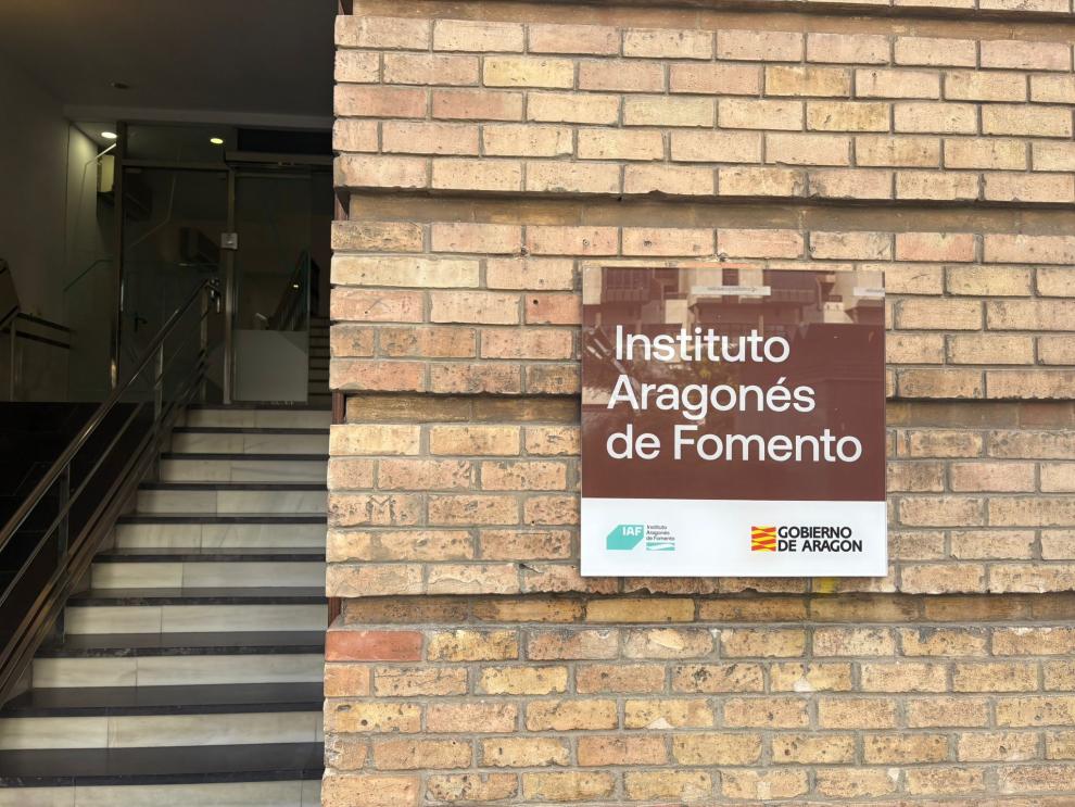 GobAragon's tweet image. 🚛🌱 El @AragonesFomento impulsa el uso de energías renovables en movilidad y logística con casi 3,4 millones.
🔋 Subvenciona 19 proyectos en áreas relacionadas con vehículos eléctricos, movilidad sin emisiones o generación de hidrógeno verde para automoción, entre otros.
ℹ️…