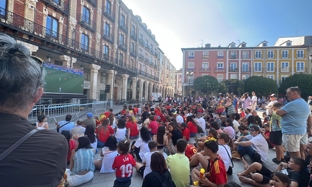 MarioJimenezB_'s tweet image. La final de la Eurocopa en Burgos.
