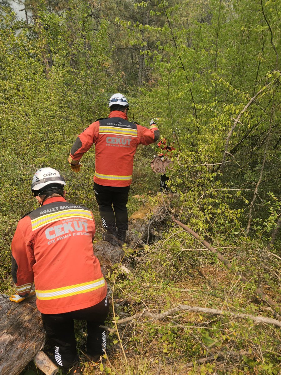 Ceza ve Tevkifevleri Genel Müdürlüğü (@ctekurumsal) on Twitter photo CTE Arama Kurtarma (CEKUT) ekiplerimiz, #YeşilVatan’ımızı korumak için yangın bölgelerine intikal etti.
Yangınla mücadele eden birimlere lojistik destek sağlıyor, koordinasyon görevleriyle sahadaki çalışmalara katkı sunuyoruz. Ormanlarımız için omuz omuzayız. 🌲🇹🇷 CTE Arama Kurtarma (CEKUT) ekiplerimiz, #YeşilVatan’ımızı korumak için yangın bölgelerine intikal etti.
Yangınla mücadele eden birimlere lojistik destek sağlıyor, koordinasyon görevleriyle sahadaki çalışmalara katkı sunuyoruz. Ormanlarımız için omuz omuzayız. 🌲🇹🇷