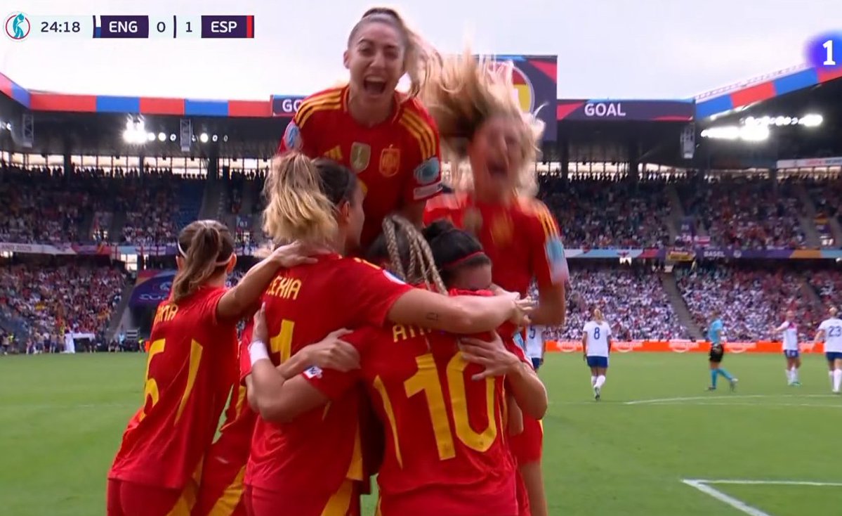Pasabap19669444's tweet image. Adoro el comportamiento de estas enormes deportistas.
Pero yo no me olvido de @Jennihermoso
#EurocopaFemenina
#Euro2025 #europeangirls
#WEURO2025final