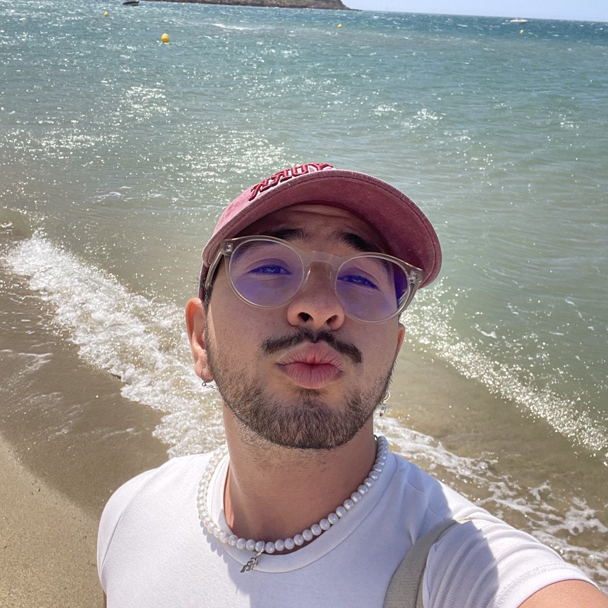 Chaydonart's tweet image. La journée plage fait plaisir #LGBTQIAEndOfJuly