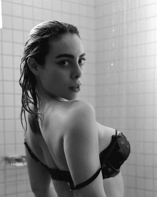 Aranza Sinte - Ella merece estar aquí https://t.co/jBgn2wKDlY
