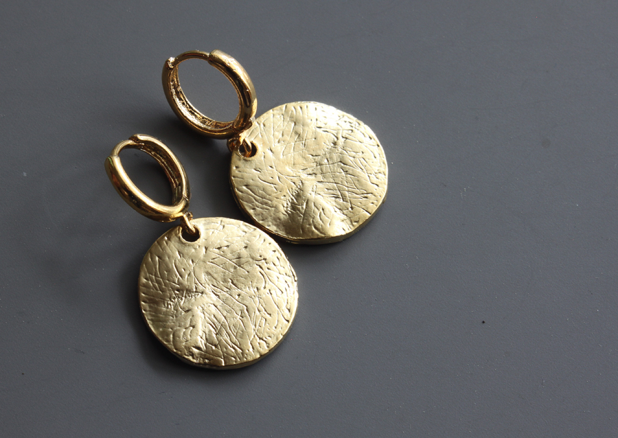 crystal16358's tweet image. Thick Textured Disc Huggie Type Wire Earrings
ebay.com/itm/3967487943…
#disc earrings #textured disc earrings #disc jewelry #casual earrings #modern earrings #simple earrings #crystal glow design
