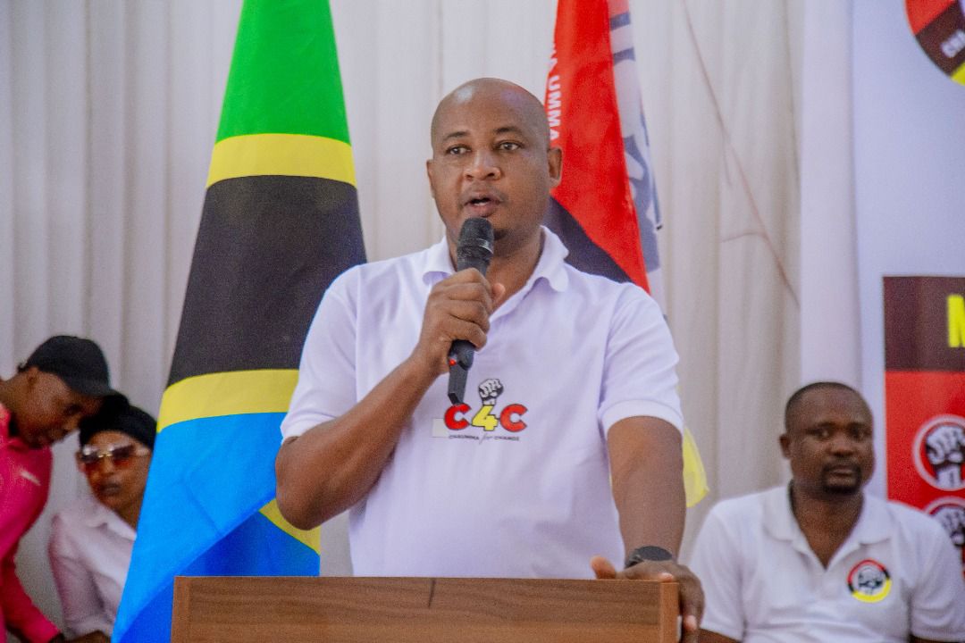 Patrick_Assenga's tweet image. Leo nmeshiriki mkutano mkuu wa chama cha ukombozi wa umma (CHAUMMA) jimbo la Kinondoni. CCM kama mlidhani hili jambo ni jepesi kwa upande wenu, basi mnajidanganya sana. Tutawakabili vilivyo na tutaulinda ushindi wetu kwa gharama. Safari hii tutafia kwenye huu mtanange.