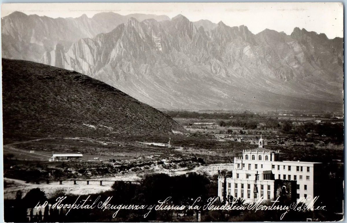 Foto de fines de los 1930's hacia el poniente de #Monterrey desde la zona del Obispado, se observa el hospital Muguerza y un puente de madera que cruzaba el río Santa Catarina en lo que actualmente es el complejo vial Gonzalitos