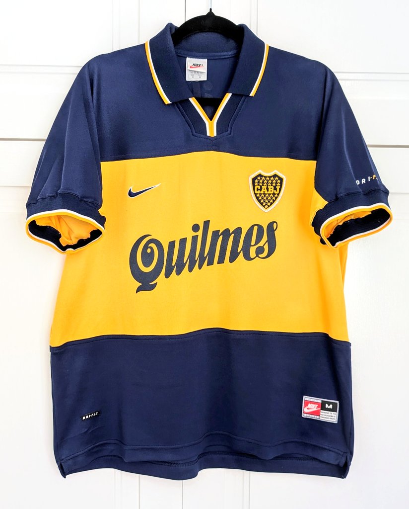polyester_fever's tweet image. 🚨Vinted Bargain🚨
Boca Juniors 98/00 in mint condition. Done everything I can to authenticate this shirt and I am pretty certain it's a legit S American version (waiting for someone to burst my bubble).