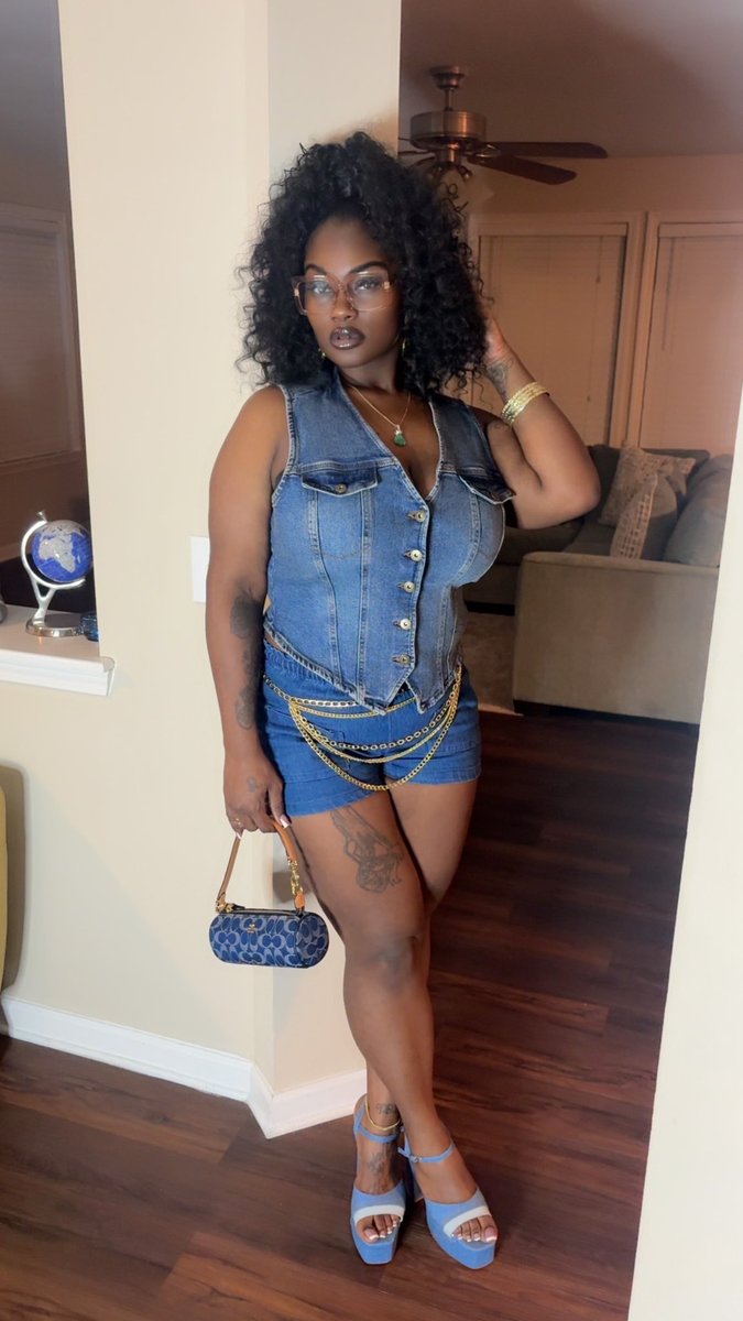 thebiggestdeal_'s tweet image. LIFE STILL LIFIN’—HOES STILL MAD 😝