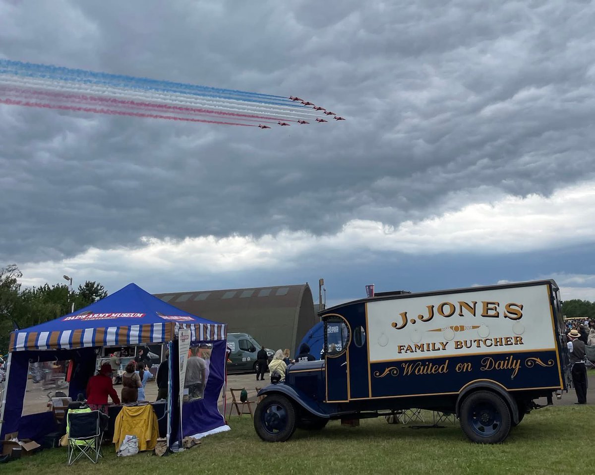 The Red Arrows meets Jones van <a href="/DAThetford/">Dad's Army Museum</a>